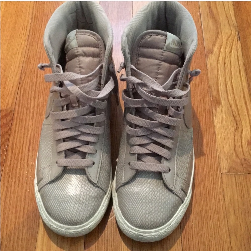 Nike Hightop Sneakers - grey - Great Condition